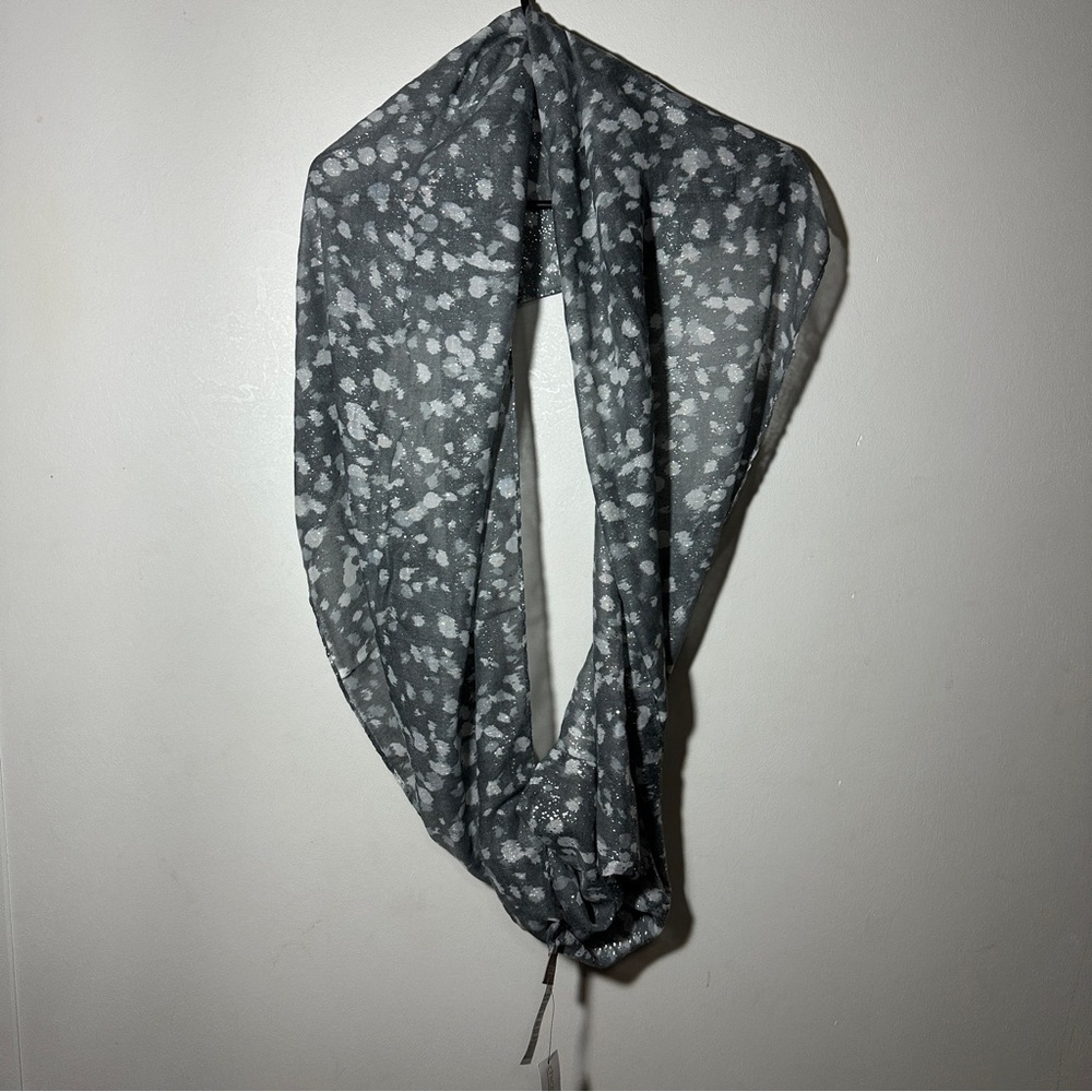 Chico’s NWT Fawn Fun Foil Infinity Gray Patterned Scarf Minimalist Casual Chic